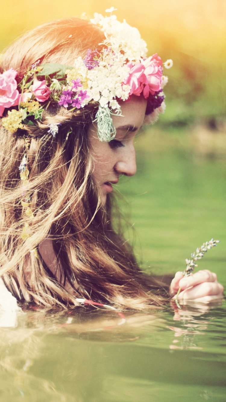 Girl With Flower Crown wallpaper 750x1334