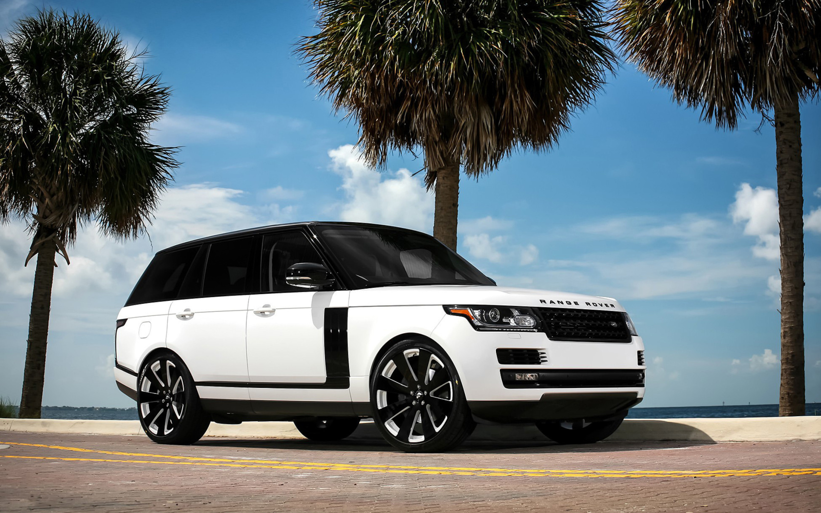 Range Rover White wallpaper 1680x1050