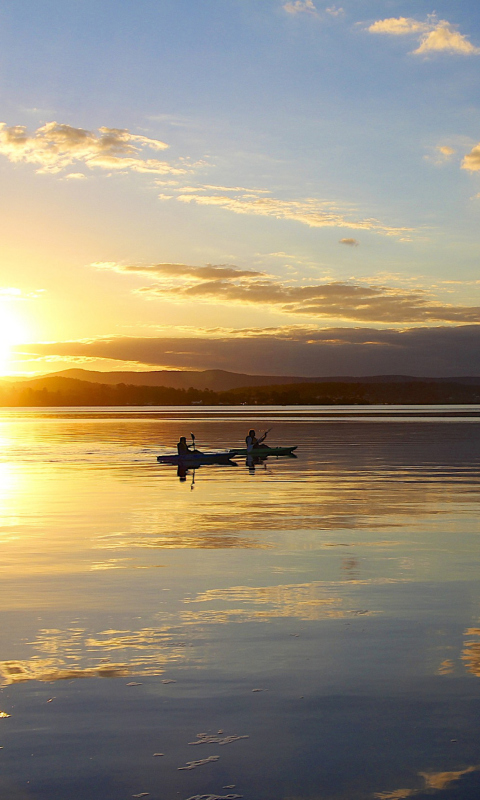 Das Two Boats Sailing In Calm Morning Wallpaper 480x800