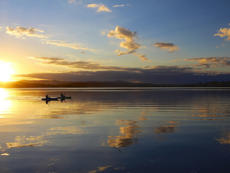 Sfondi Two Boats Sailing In Calm Morning 800x600