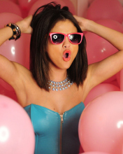 Обои Selena Gomez Party 176x220