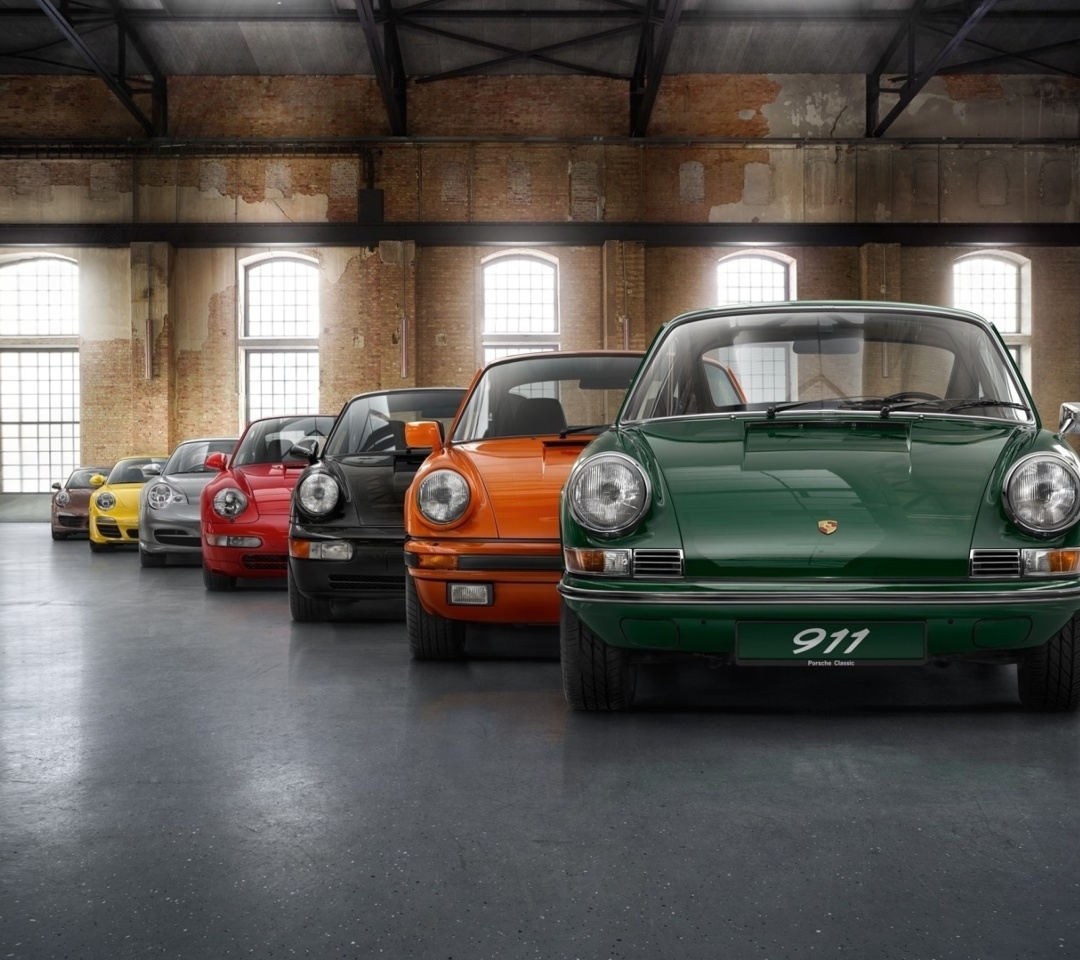 Sfondi Porsche 911 Vintage Cars in Museum 1080x960