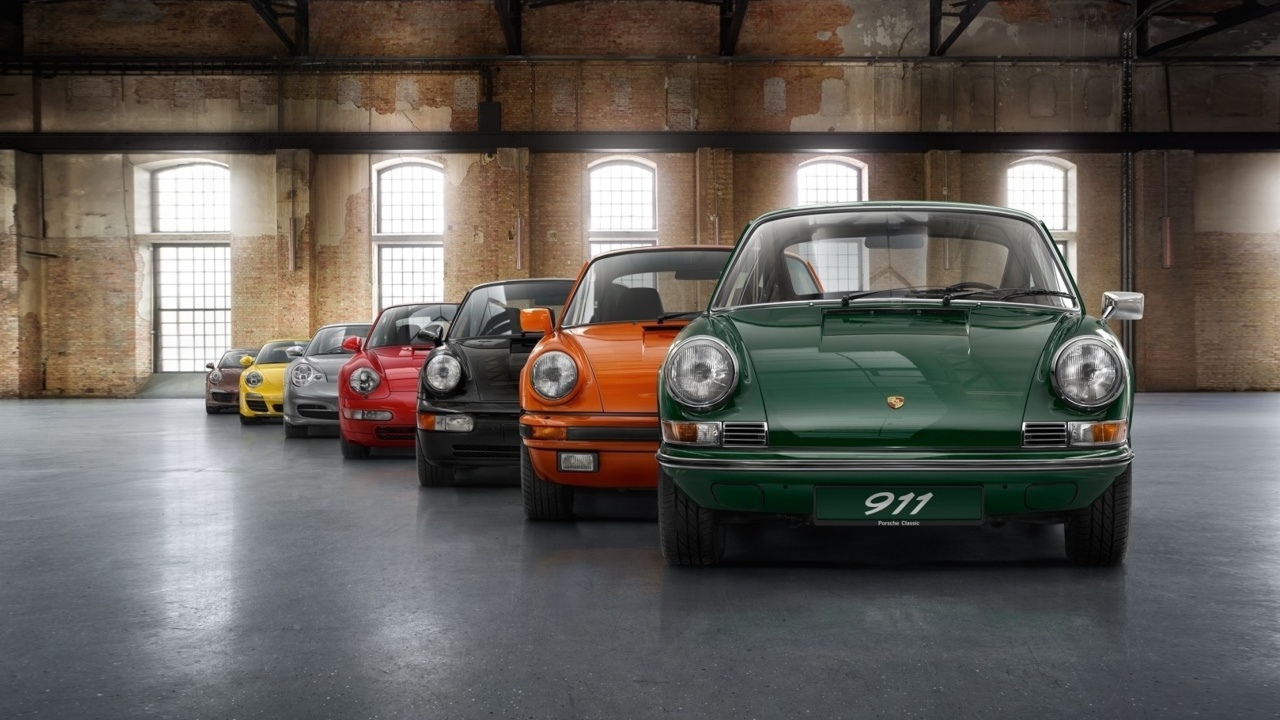 Porsche 911 Vintage Cars in Museum wallpaper 1280x720