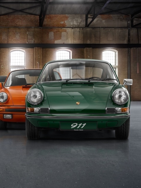 Fondo de pantalla Porsche 911 Vintage Cars in Museum 480x640