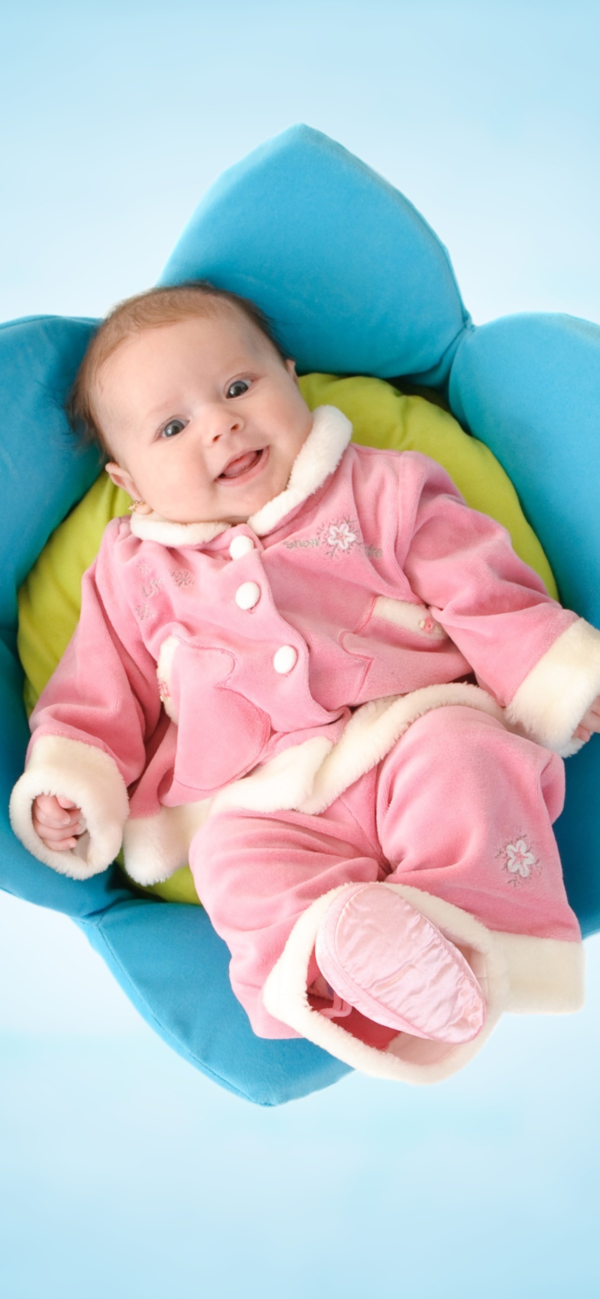 Das Cute Newborn Baby Wallpaper 1170x2532
