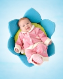 Fondo de pantalla Cute Newborn Baby 128x160