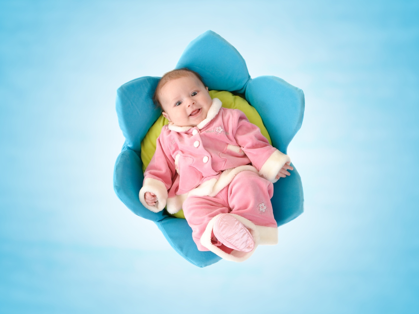 Das Cute Newborn Baby Wallpaper 1400x1050