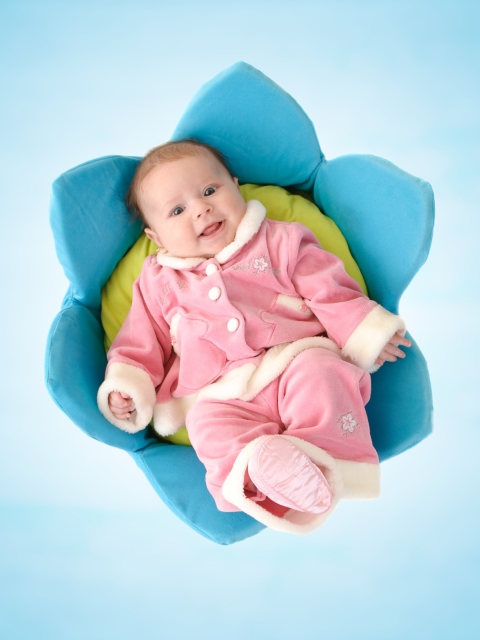 Das Cute Newborn Baby Wallpaper 480x640