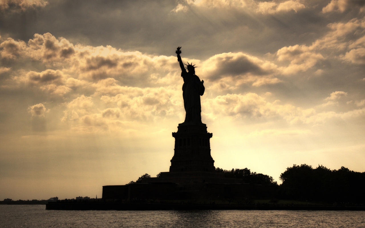 Screenshot №1 pro téma Statue Of Liberty In United States Of America 1280x800