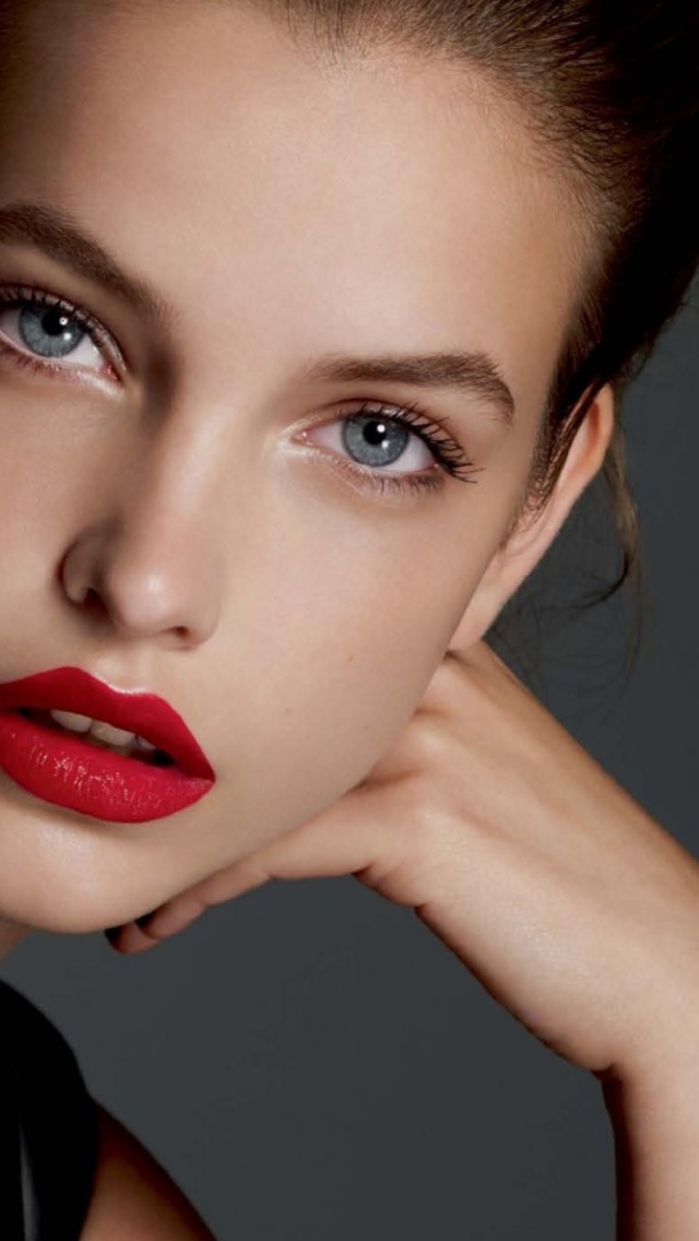 Sfondi Barbara Palvin Red Lipstick 640x1136