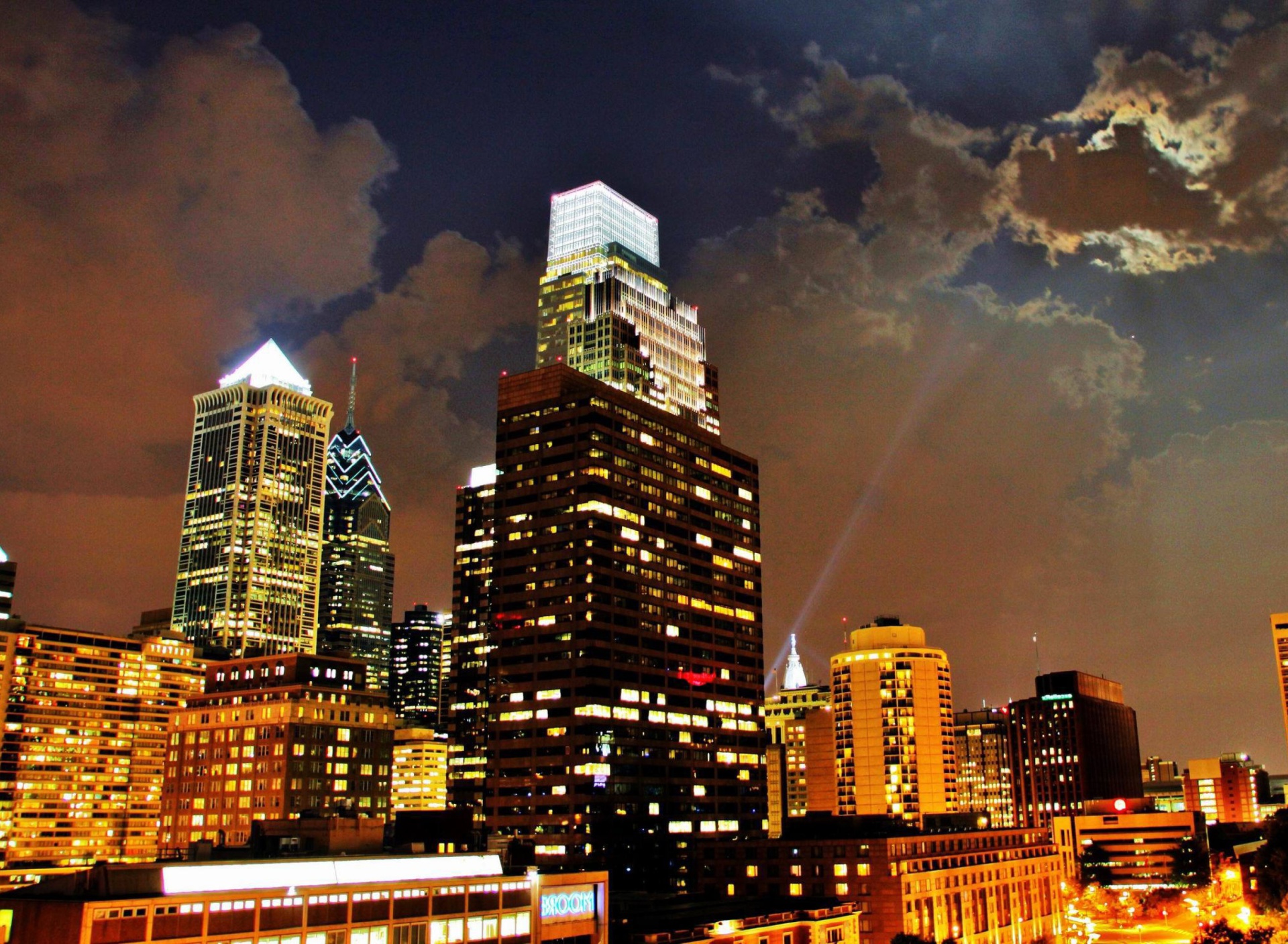 Fondo de pantalla Philadelphia Night Skyline in USA 1920x1408