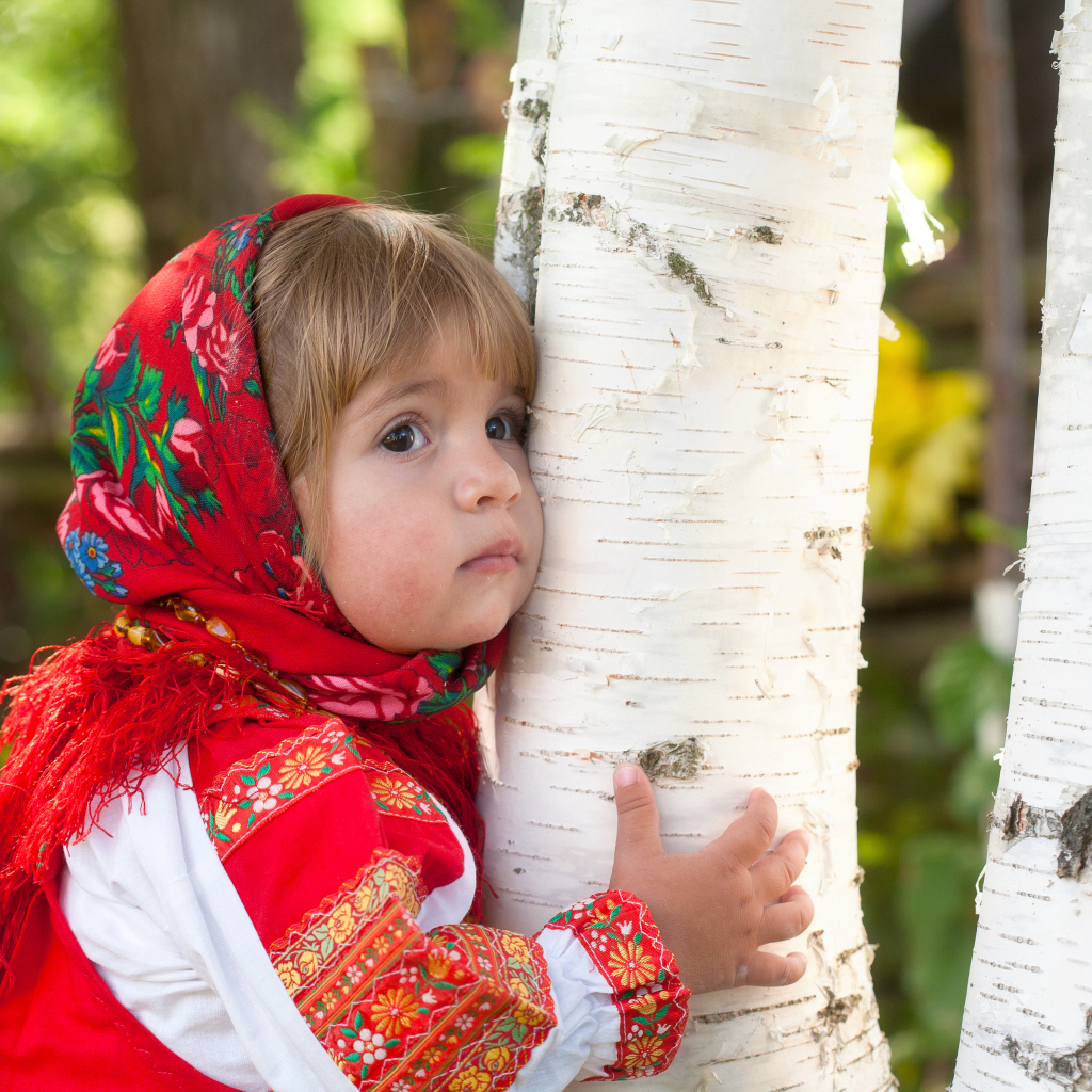 Sfondi Little Russian Girl And Birch Tree 1024x1024