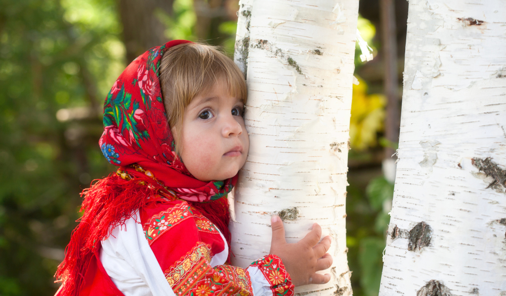 Little Russian Girl And Birch Tree wallpaper 1024x600