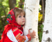 Fondo de pantalla Little Russian Girl And Birch Tree 176x144