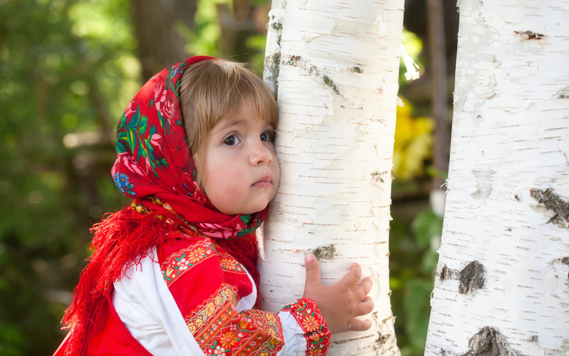 Обои Little Russian Girl And Birch Tree 1920x1200