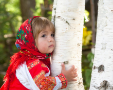 Обои Little Russian Girl And Birch Tree 220x176