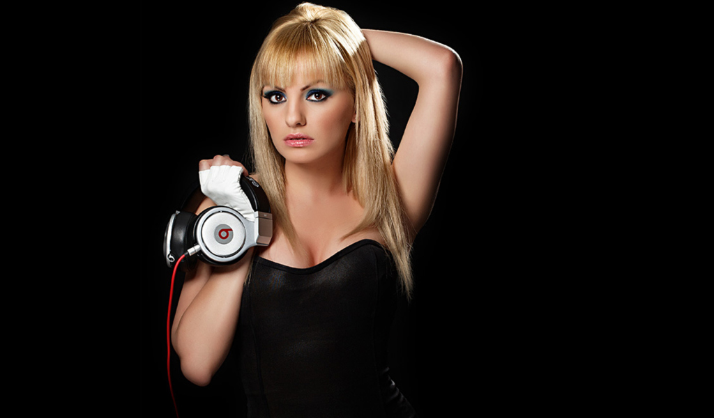 Alexandra Stan wallpaper 1024x600