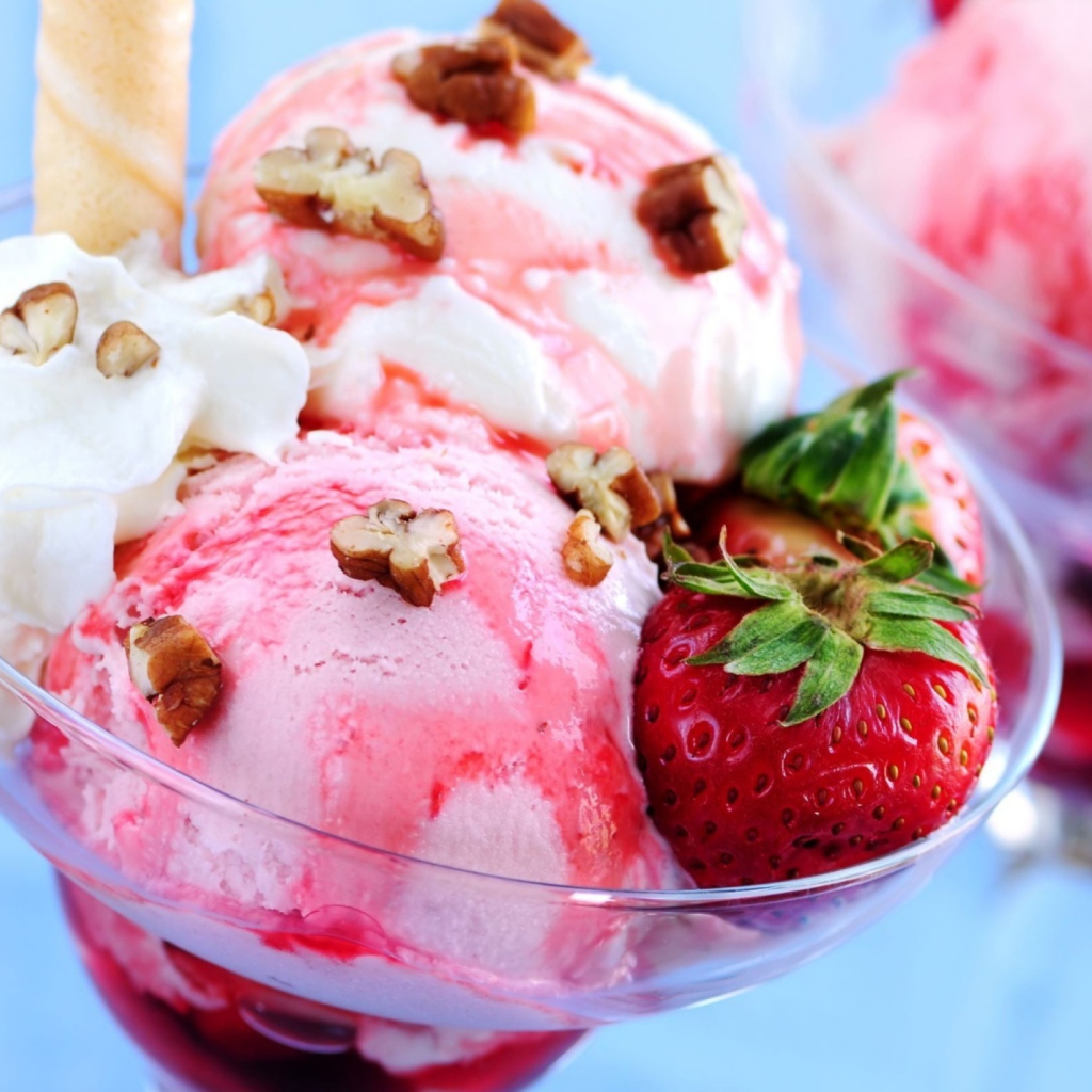 Das Strawberry Ice Cream Wallpaper 1024x1024