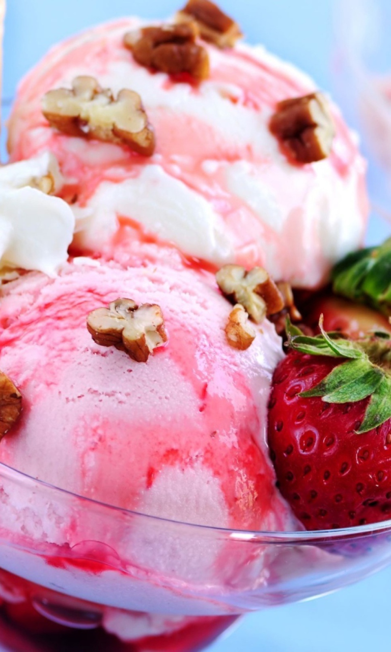 Das Strawberry Ice Cream Wallpaper 768x1280