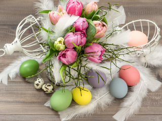 Обои Tulips and Easter Eggs 320x240