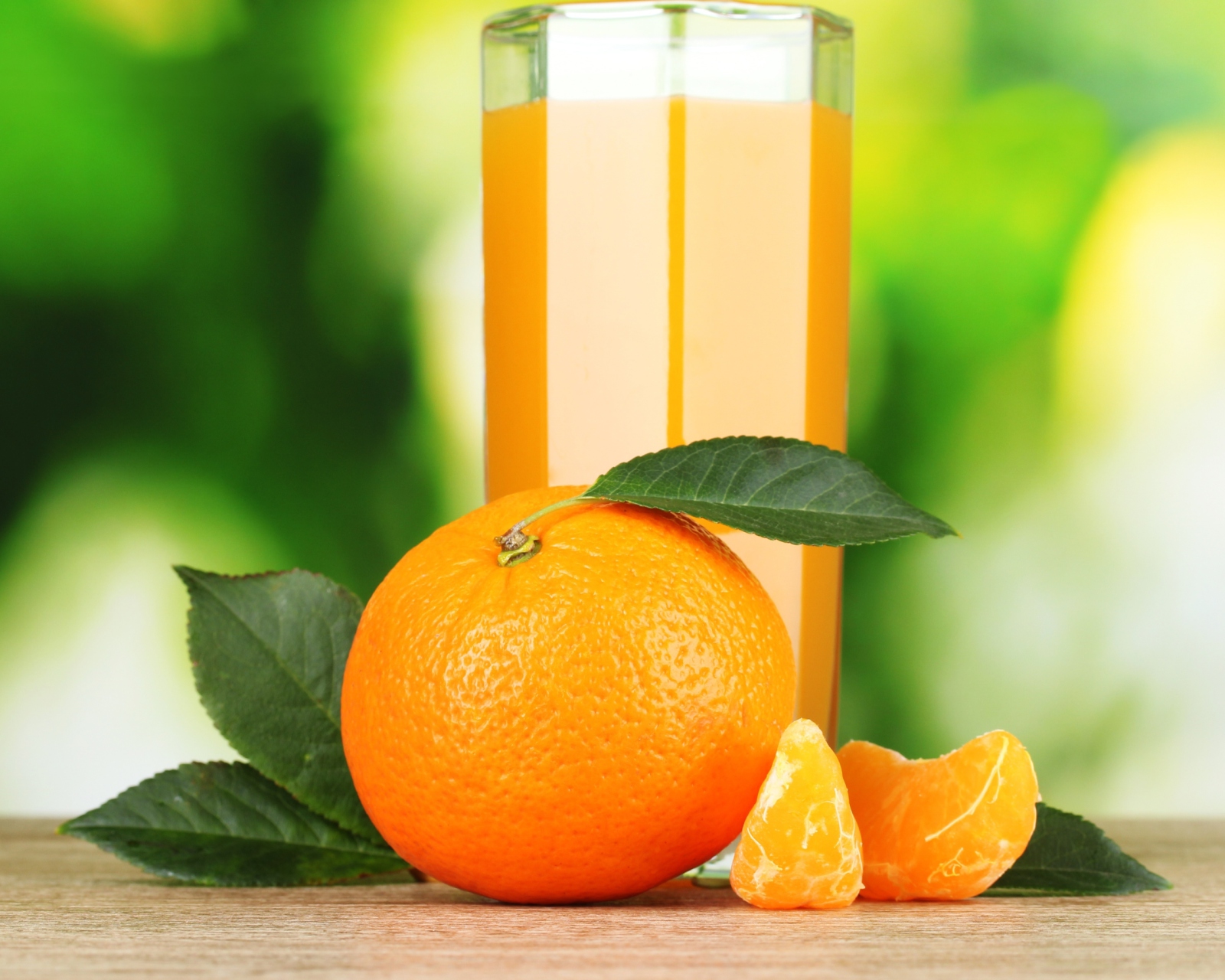Healthy Orange Juice wallpaper 1600x1280