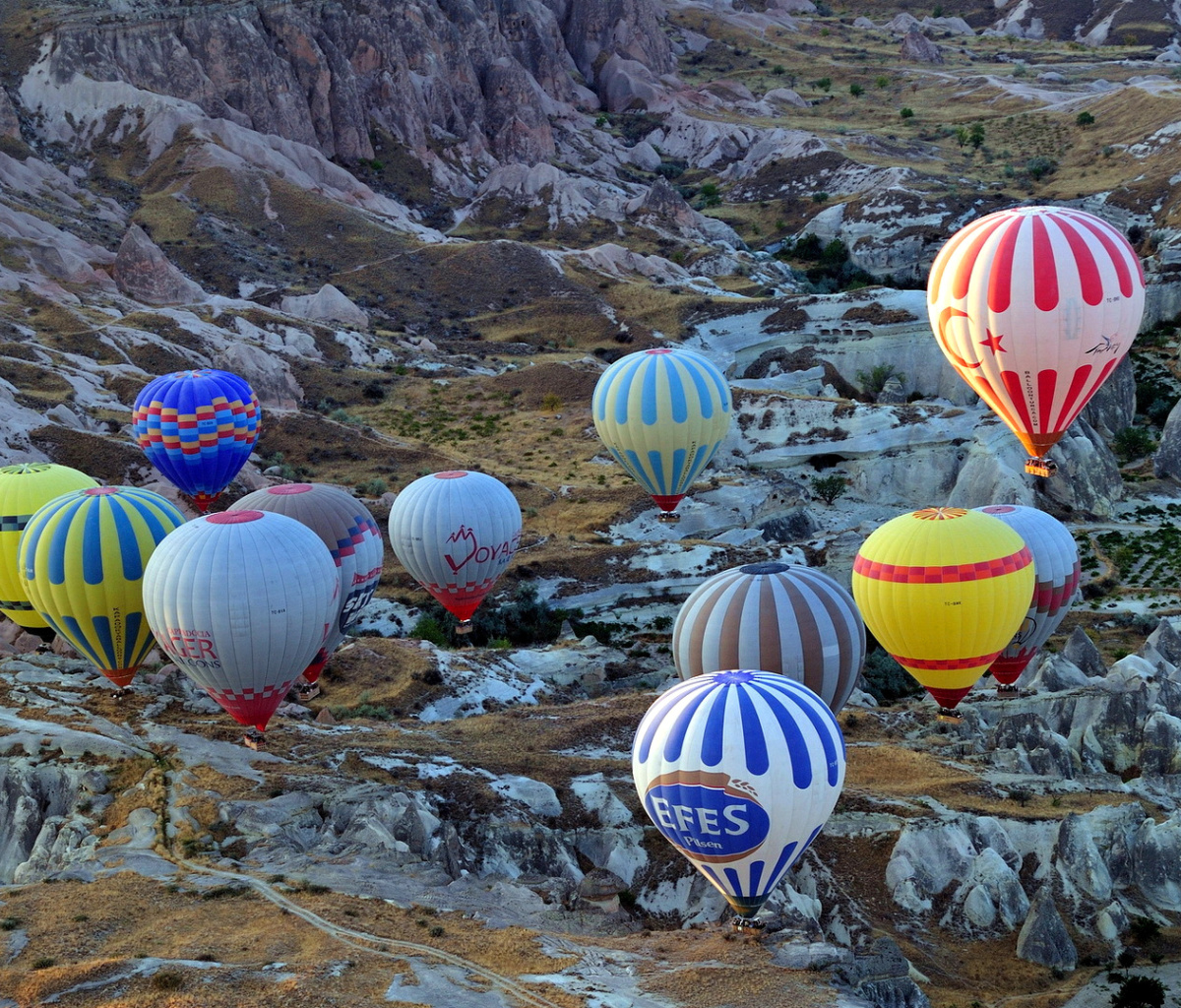 Fondo de pantalla Hot air ballooning Cappadocia 1200x1024