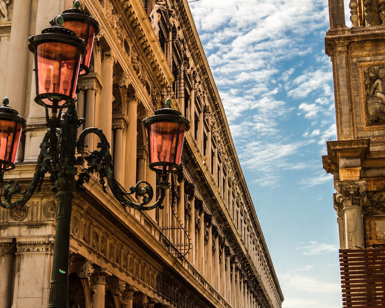 Fondo de pantalla Venice Street lights and Architecture 1280x1024