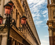 Venice Street lights and Architecture wallpaper 176x144