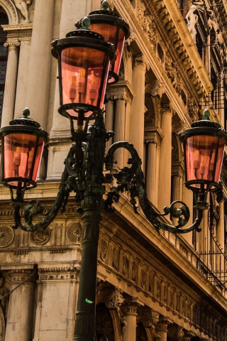 Venice Street lights and Architecture wallpaper 320x480