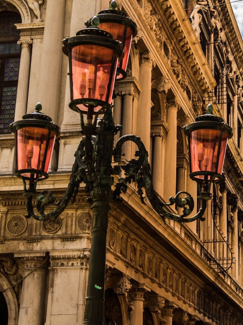 Venice Street lights and Architecture wallpaper 480x640