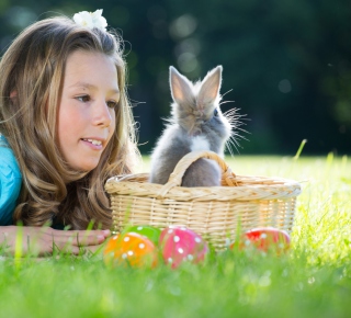 Girl And Fluffy Easter Rabbit papel de parede para celular para iPad