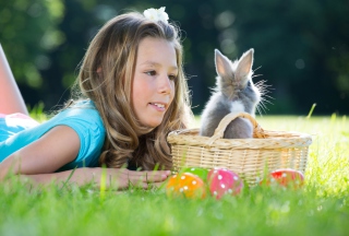 Girl And Fluffy Easter Rabbit - Obrázkek zdarma 