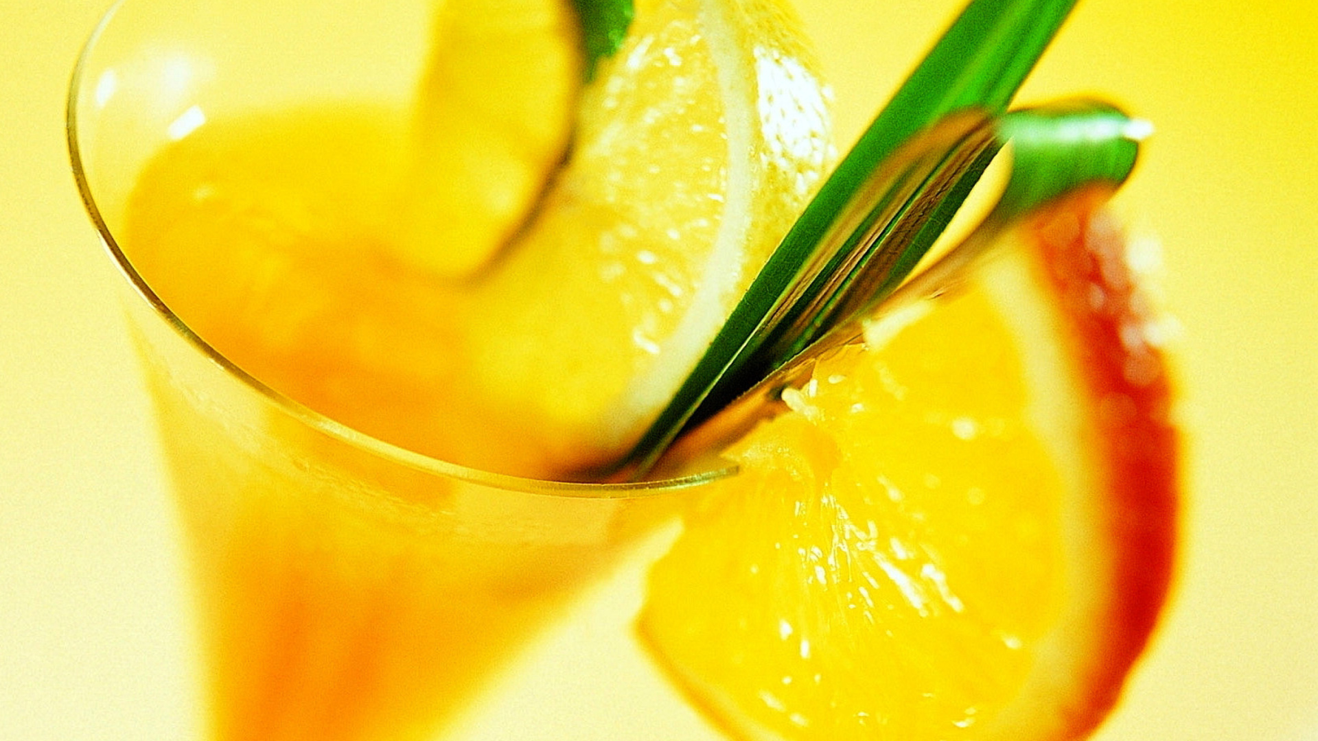 Cocktail with Orange Slice wallpaper 1920x1080