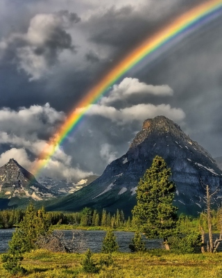 Kostenloses Rainbow In Sky Wallpaper für 240x320
