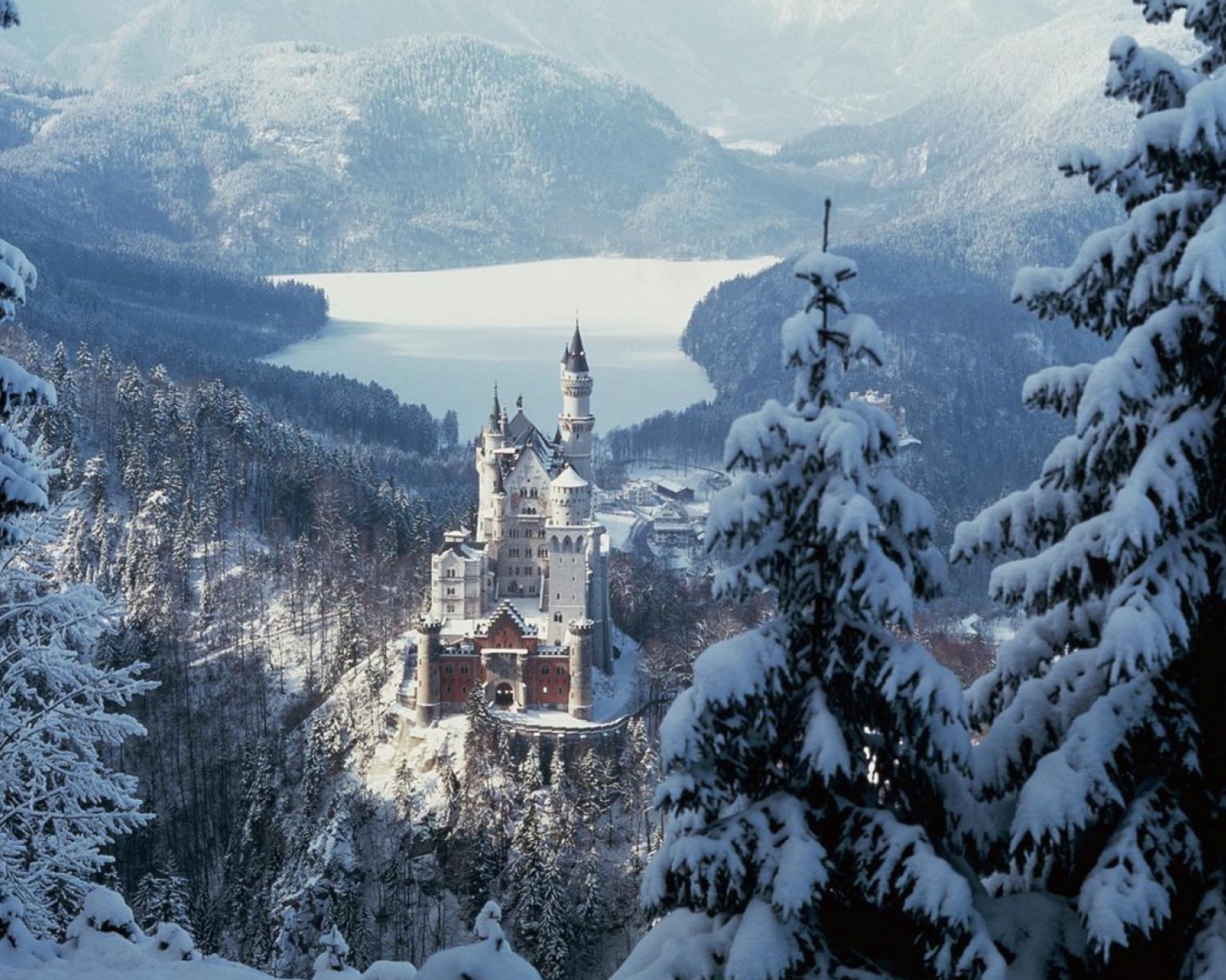 Screenshot №1 pro téma Neuschwanstein Castle in Bavaria Germany 1600x1280