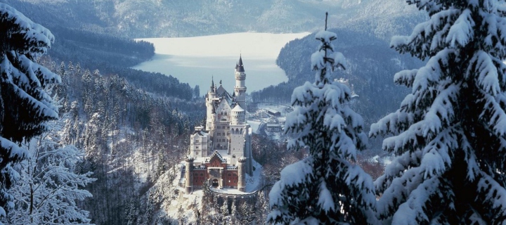 Screenshot №1 pro téma Neuschwanstein Castle in Bavaria Germany 720x320