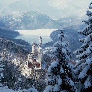 Neuschwanstein Castle in Bavaria Germany - Obrázkek zdarma pro iPad 3