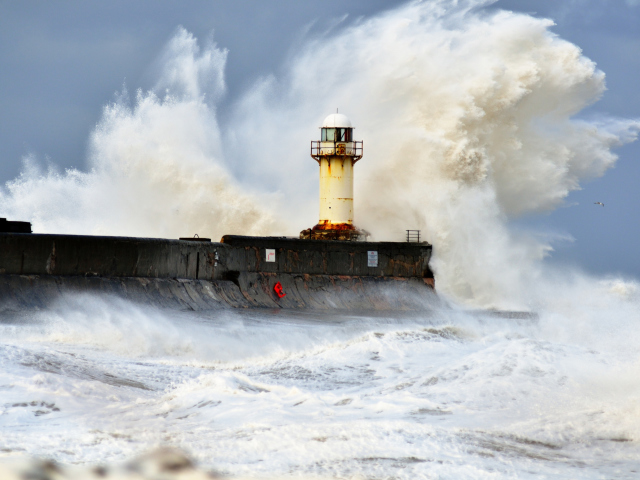 Crazy Storm And Old Lighthouse wallpaper 640x480