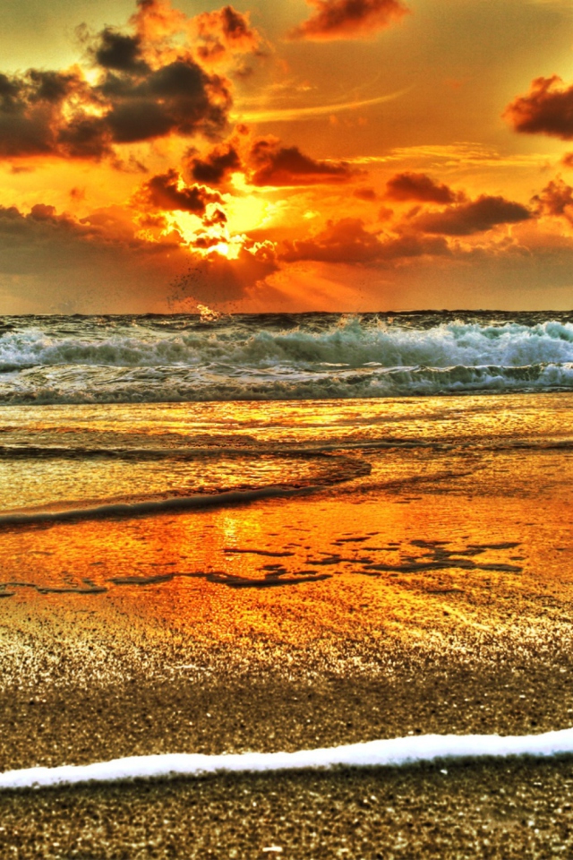 Обои Beach Hdr 640x960