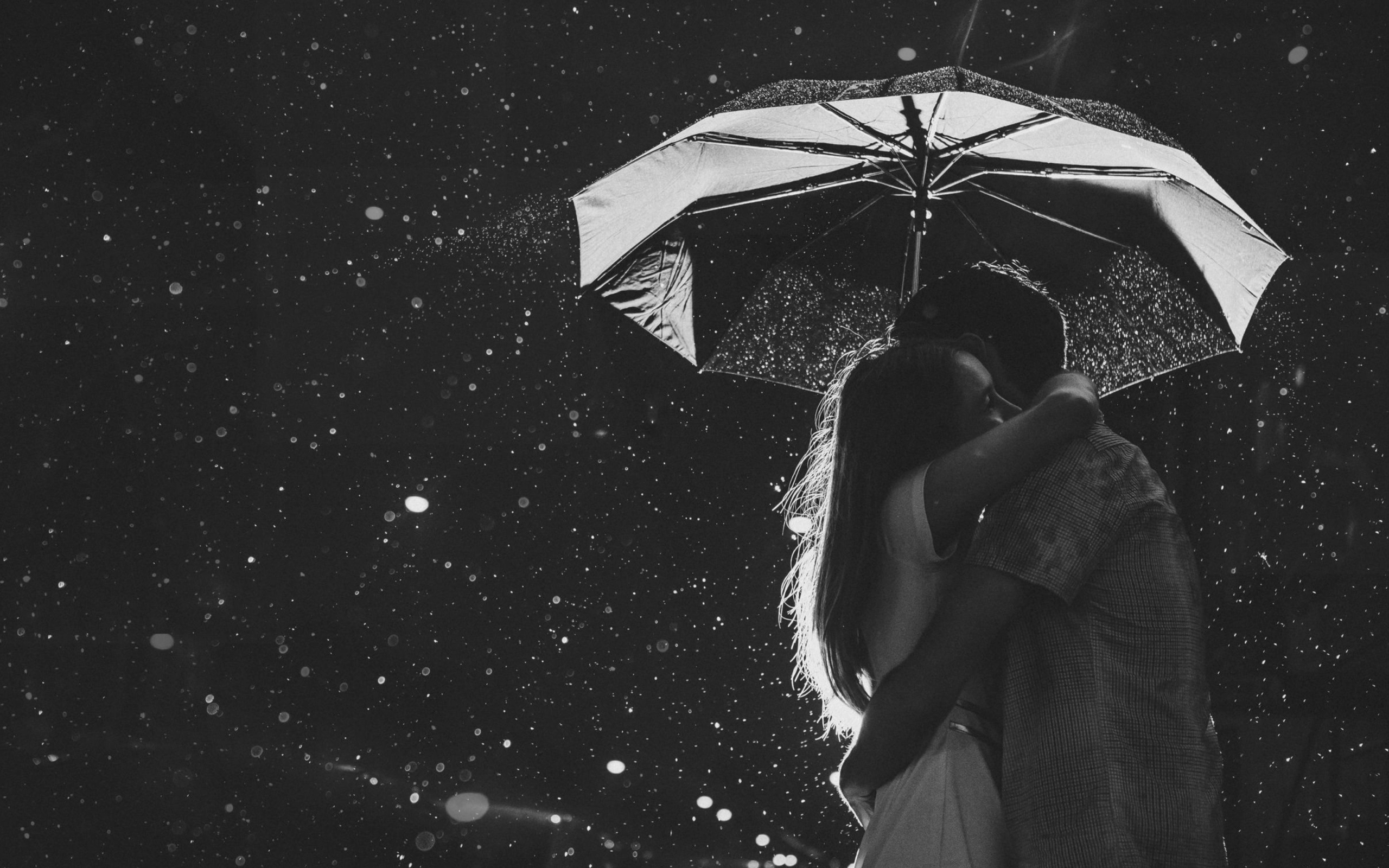 Black And White Rain Hug wallpaper 2560x1600