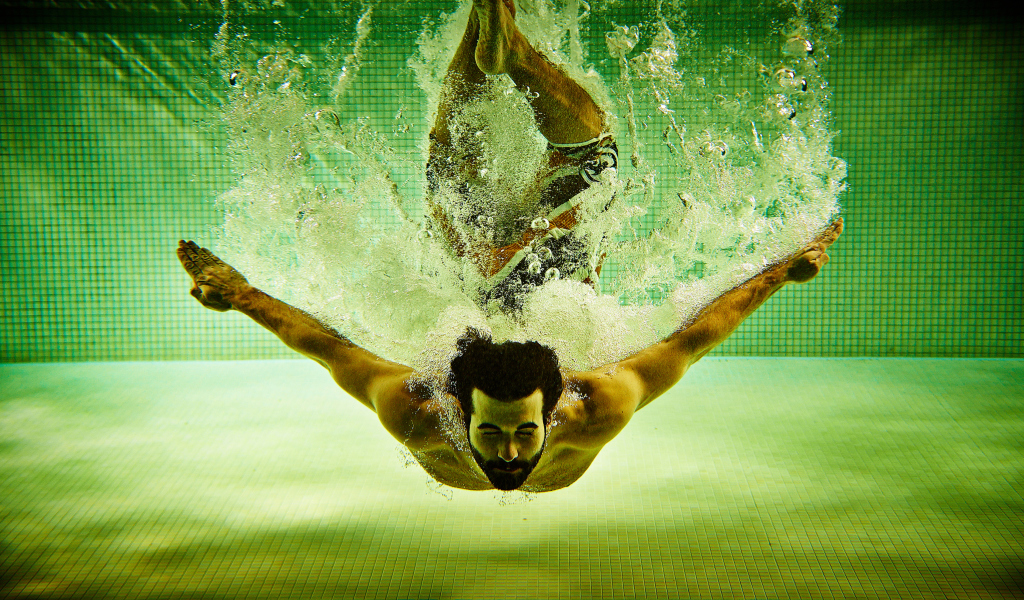 Swimming Pool Jump wallpaper 1024x600