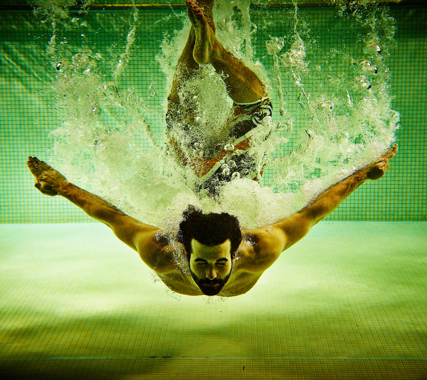Das Swimming Pool Jump Wallpaper 1440x1280