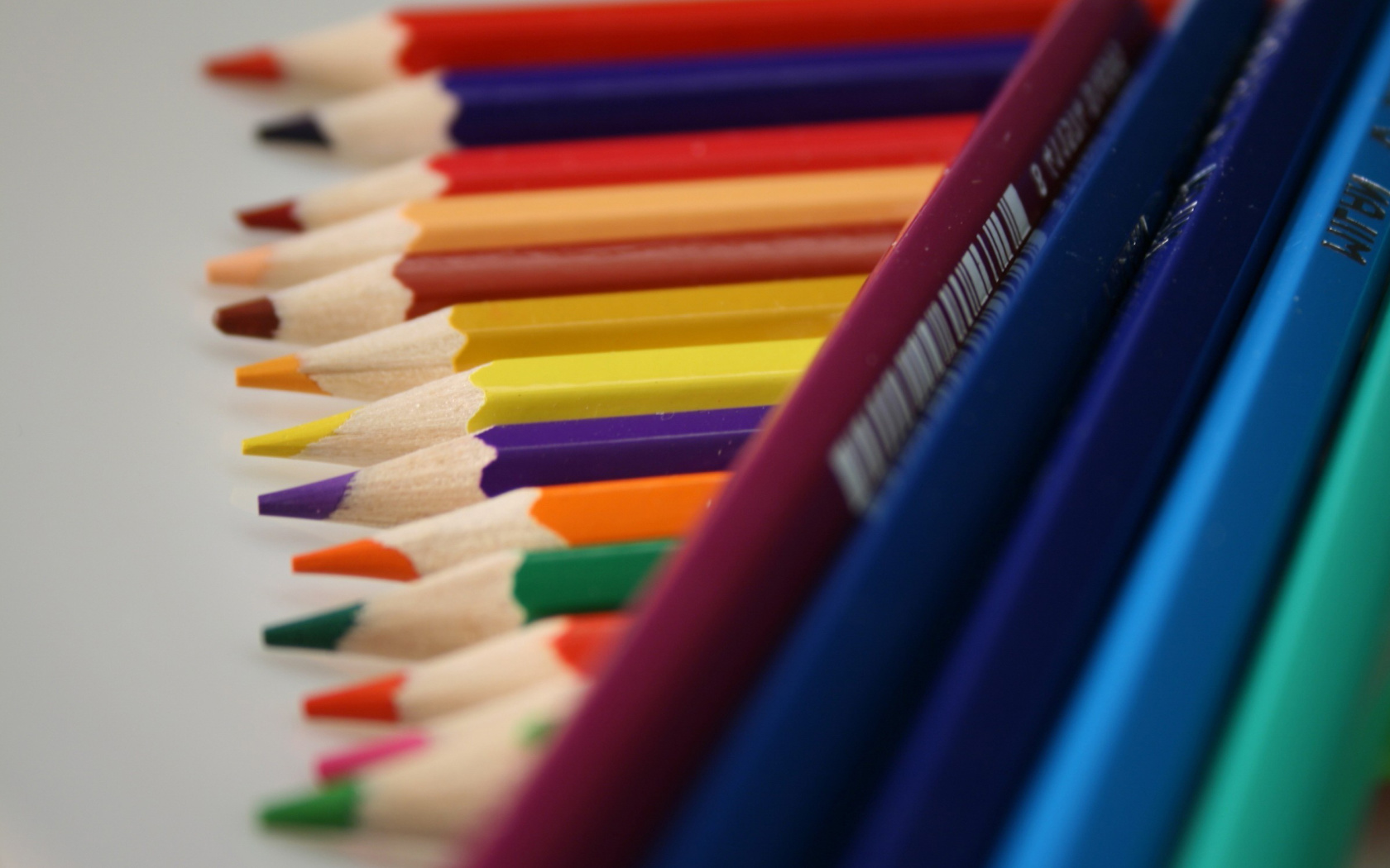 Sfondi Colored Pencil Sets 1680x1050