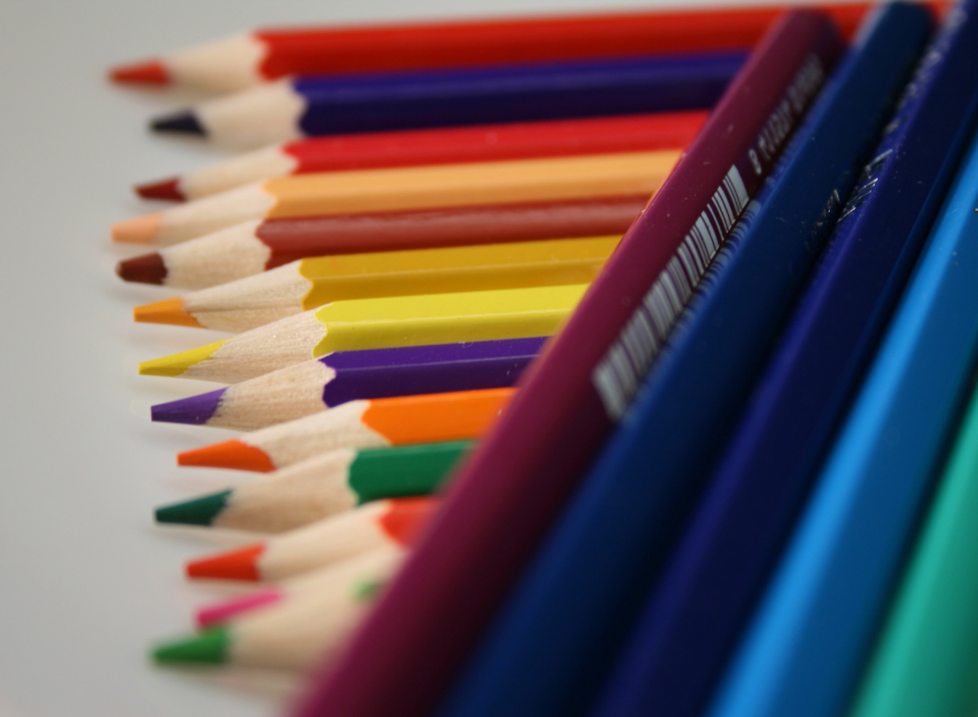 Обои Colored Pencil Sets 1920x1408
