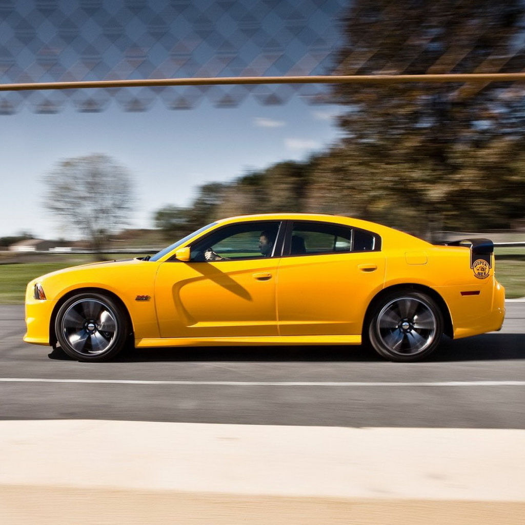 Fondo de pantalla Dodge Charger SRT8 Super Bee 1024x1024