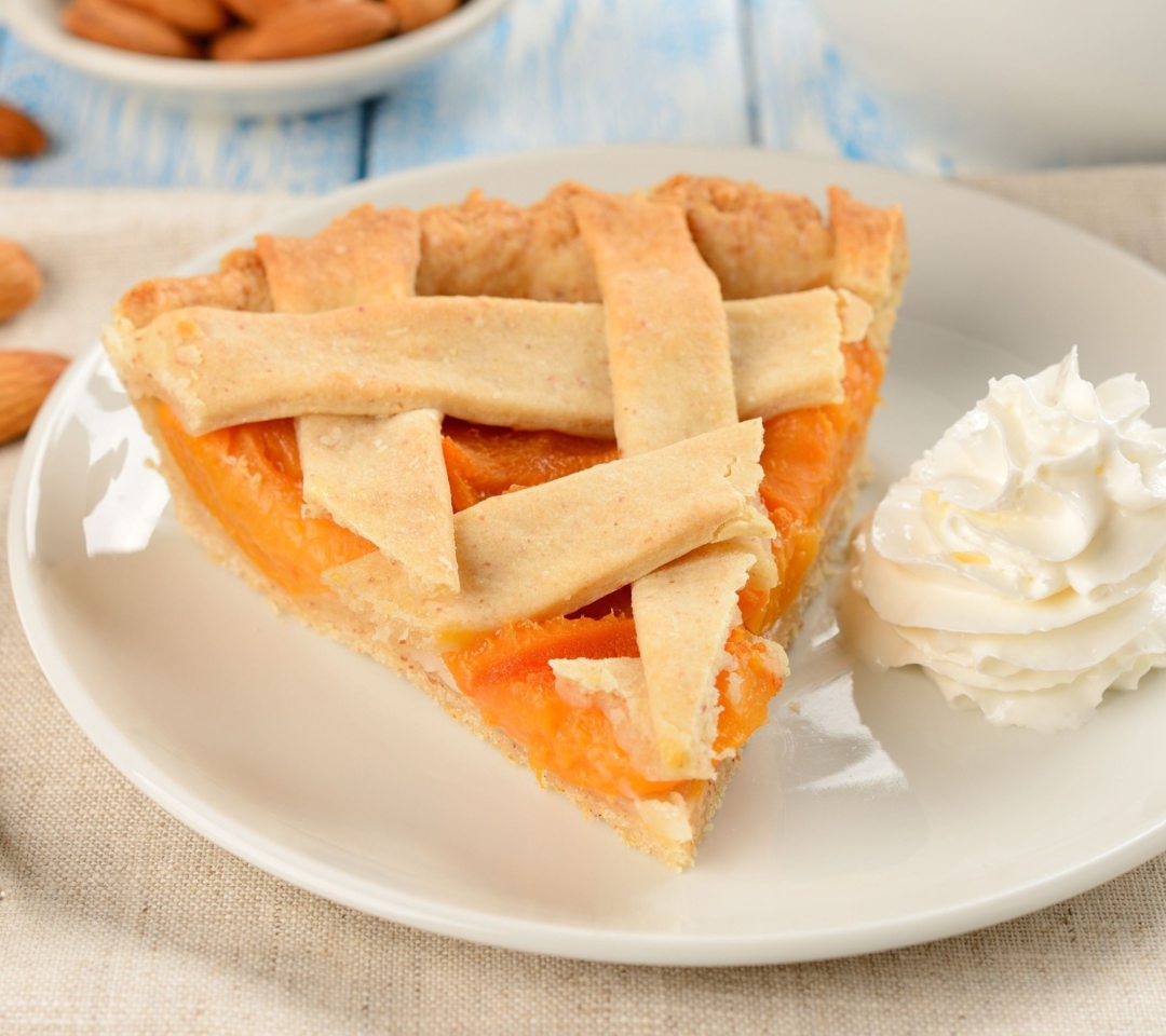 Das Apricot Pie With Whipped Cream Wallpaper 1080x960