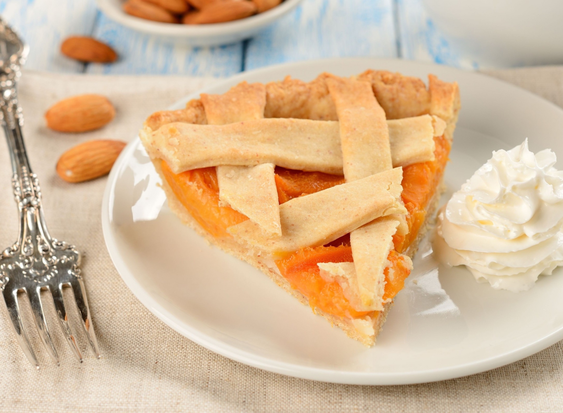 Sfondi Apricot Pie With Whipped Cream 1920x1408