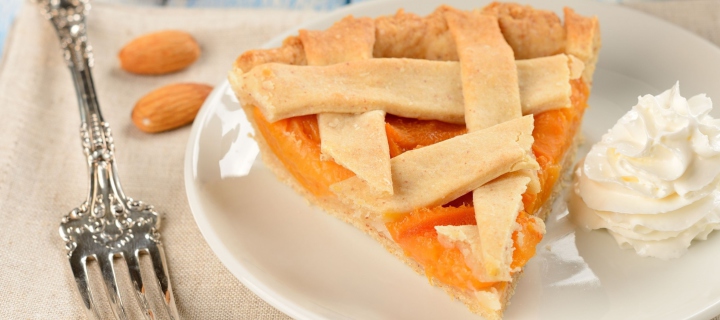 Das Apricot Pie With Whipped Cream Wallpaper 720x320