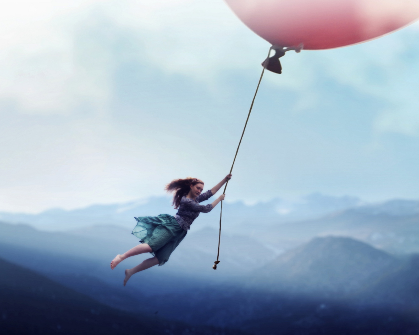 Fondo de pantalla Girl Flying With Magic Balloon 1600x1280