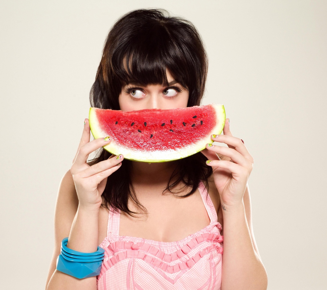 Fondo de pantalla Katy Perry Watermelon Smile 1080x960